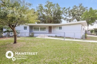 2120 Rogers Ave in Maitland, FL - Building Photo