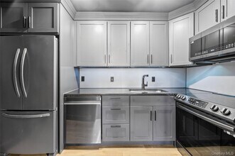 4 White Gate Rd in Wappingers Falls, NY - Building Photo - Building Photo