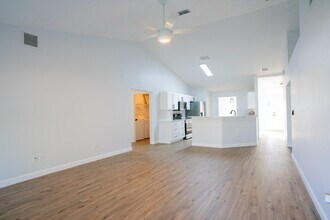 2001 SW Ember St in Port St. Lucie, FL - Building Photo - Building Photo