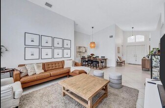 9569 Tavernier Dr in Boca Raton, FL - Building Photo - Building Photo