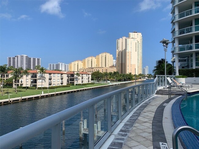 3131 NE 188th St, Unit 2-909 in Aventura, FL - Building Photo - Building Photo