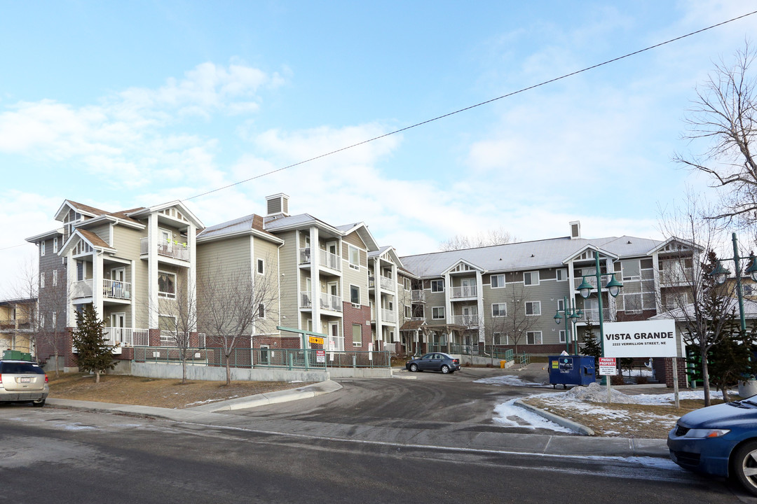 2222 Vermillion St NE in Calgary, AB - Building Photo