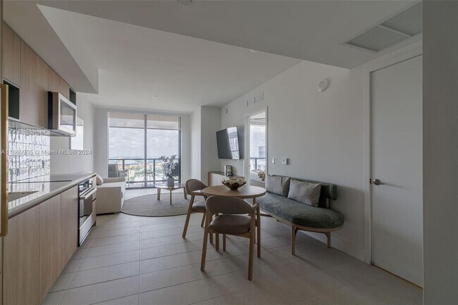 601 NE 1st Ave in Miami, FL - Building Photo - Building Photo