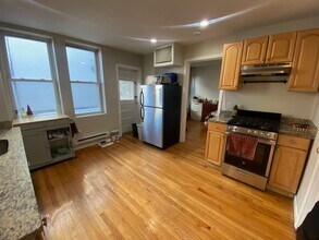 224 Hanover St, Unit 4 in Boston, MA - Foto de edificio - Building Photo