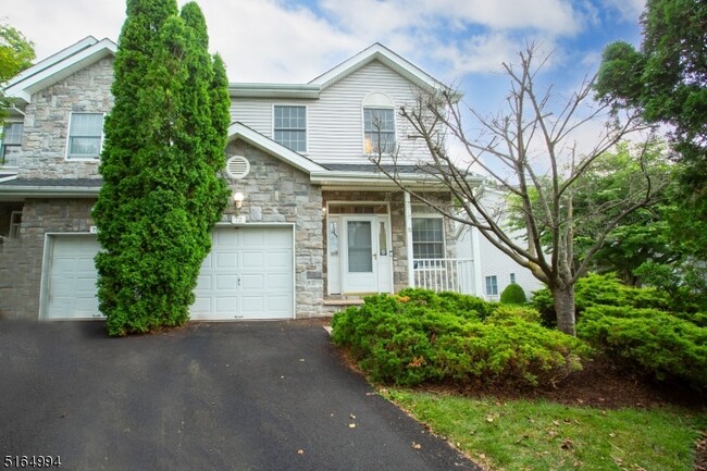 72 Emily Pl in Parsippany Troy Hills, NJ - Building Photo - Building Photo
