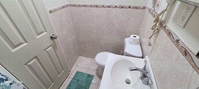 3180 Fish Ave in Bronx, NY - Building Photo - Building Photo