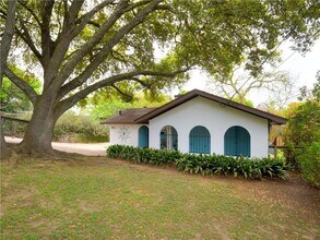 907 E Live Oak St in Austin, TX - Building Photo - Building Photo