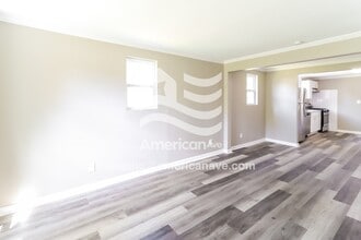 8107 Janis St in Shelby Township, MI - Building Photo - Building Photo