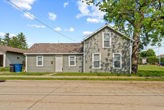 518 Dakota St in Oshkosh, WI - Building Photo - Building Photo