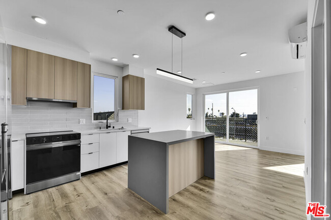 5657 Virginia in West Hollywood, CA - Building Photo - Building Photo