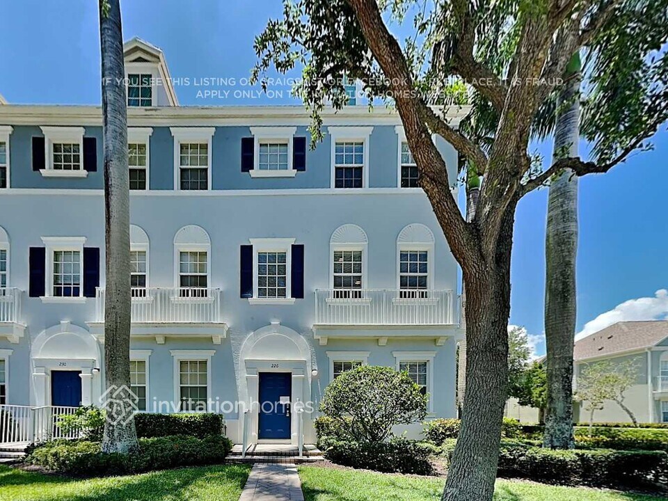 226 W Thatch Palm Cir in Jupiter, FL - Building Photo