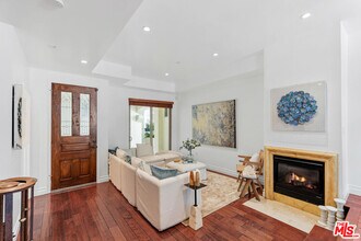 841 Westmount Dr in West Hollywood, CA - Building Photo - Building Photo