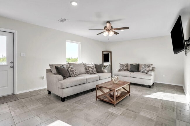5112 Anacahuita Dr in Laredo, TX - Building Photo - Building Photo