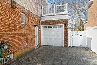 222-03 Kingsbury Ave in Queens, NY - Building Photo - Building Photo