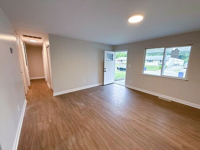 2479 Kitchner Dr in Columbus, OH - Building Photo - Building Photo