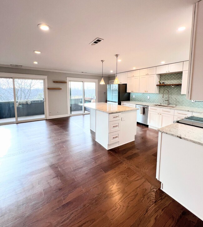 9242 Gross Point Rd in Skokie, IL - Building Photo - Building Photo