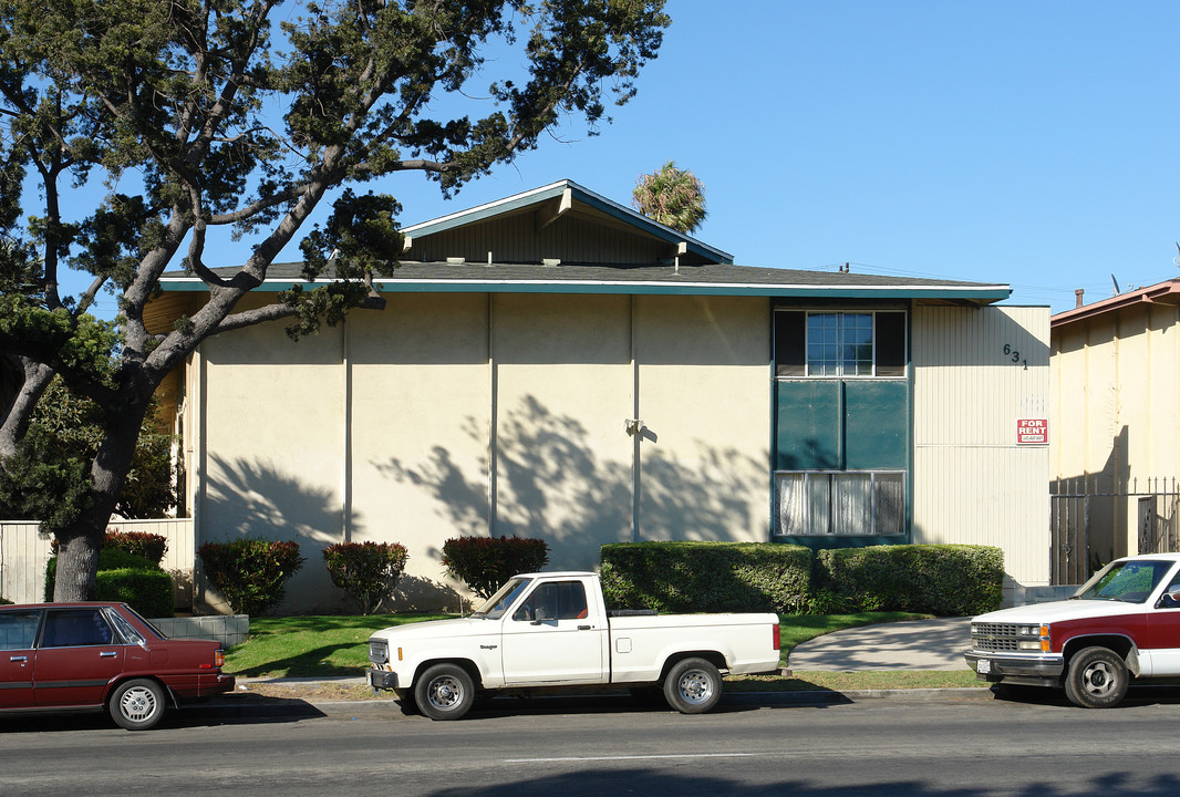 631 W Channel Islands Blvd in Oxnard, CA - Foto de edificio