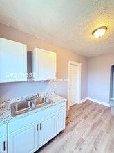 13909 Hartwell St, Unit 8 in Detroit, MI - Foto de edificio - Building Photo