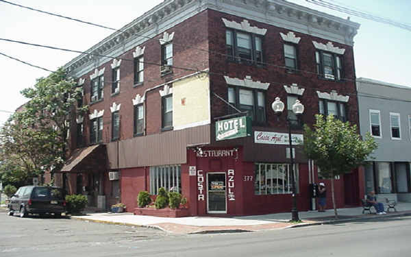 377 Smith St in Perth Amboy, NJ - Foto de edificio - Building Photo