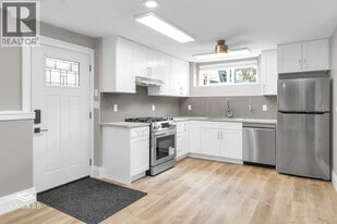 1225 Royal Ct in Port Coquitlam, BC - Building Photo