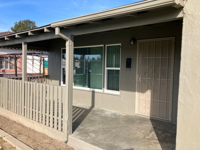 2700 Whitcomb Way in Modesto, CA - Building Photo - Building Photo