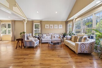 2 Tappanwood Dr in Locust Valley, NY - Building Photo - Building Photo