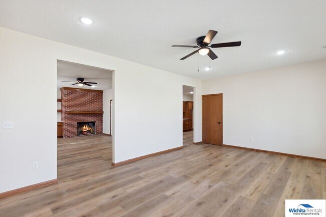 2351 N Roosevelt Ct in Wichita, KS - Building Photo - Building Photo