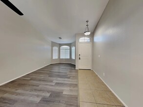 7261 W Glenn Dr in Glendale, AZ - Foto de edificio - Building Photo