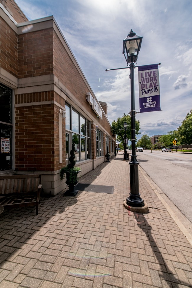 One South Lincoln in Lombard, IL - Foto de edificio - Building Photo