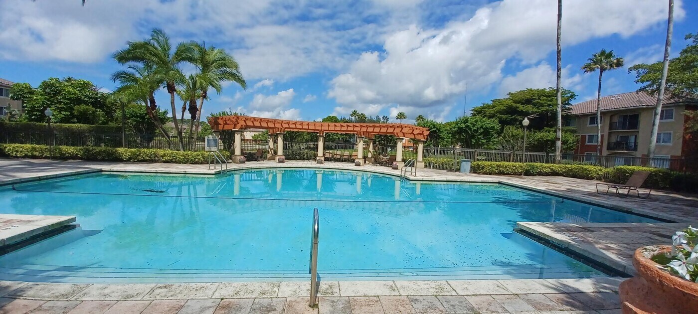 4163 N Haverhill Rd in West Palm Beach, FL - Building Photo