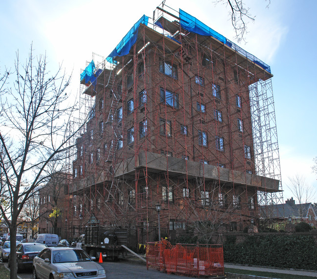 Greenwich towers in Greenwich, CT - Building Photo - Building Photo