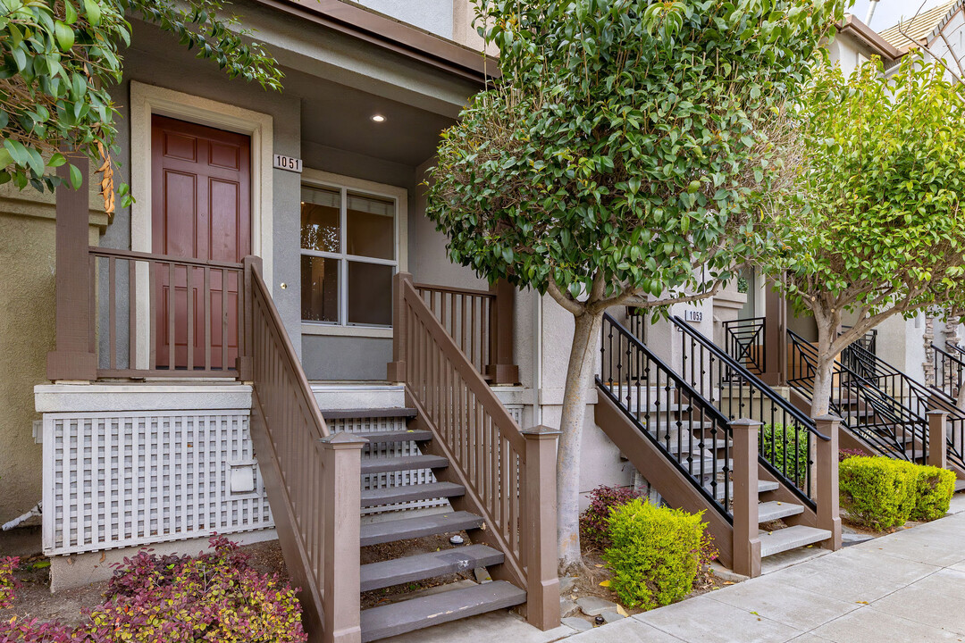 1051 Yates Way in San Mateo, CA - Foto de edificio