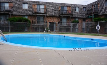 Orleans Square in Omaha, NE - Building Photo - Building Photo