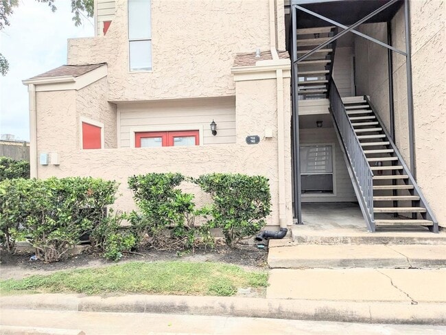 property at 10855 Meadowglen Ln