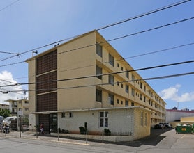 Island West Apartments in Honolulu, HI - Foto de edificio - Building Photo