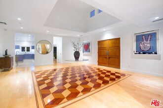 1655 N Crescent Heights Blvd in Los Angeles, CA - Building Photo - Building Photo