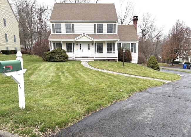 5 Howes Ct in Ridgefield, CT - Building Photo - Building Photo