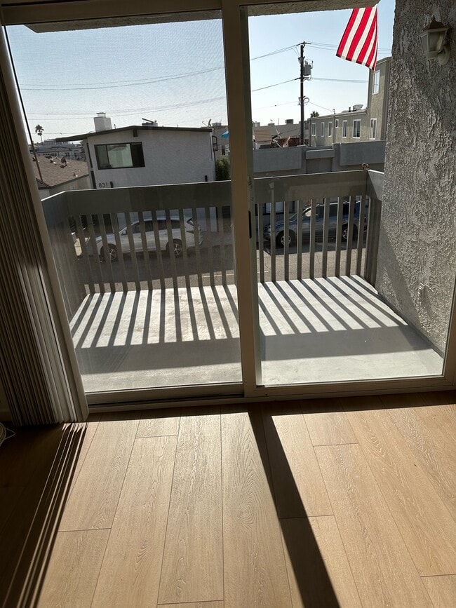 836 Manhattan Ave, Unit A in Hermosa Beach, CA - Building Photo - Building Photo