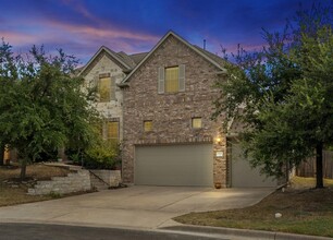 7829 Oteka Cove in Austin, TX - Foto de edificio - Building Photo