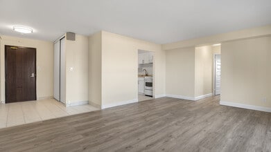 737 Ouellette Ave in Windsor, ON - Building Photo - Building Photo