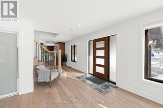 2070 River Rd in Ottawa, ON - Building Photo - Building Photo