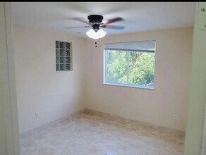 861 SE 8th Ct, Unit #4 in Hialeah, FL - Foto de edificio - Building Photo
