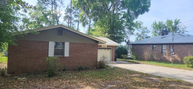 property at 800 Lake Shore Ter