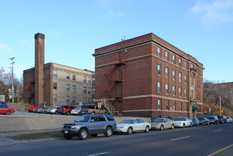 Cascade Apartments in Duluth, MN - Building Photo - Building Photo