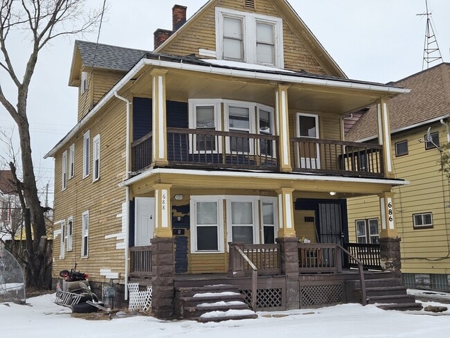 property at 686 E 118th St