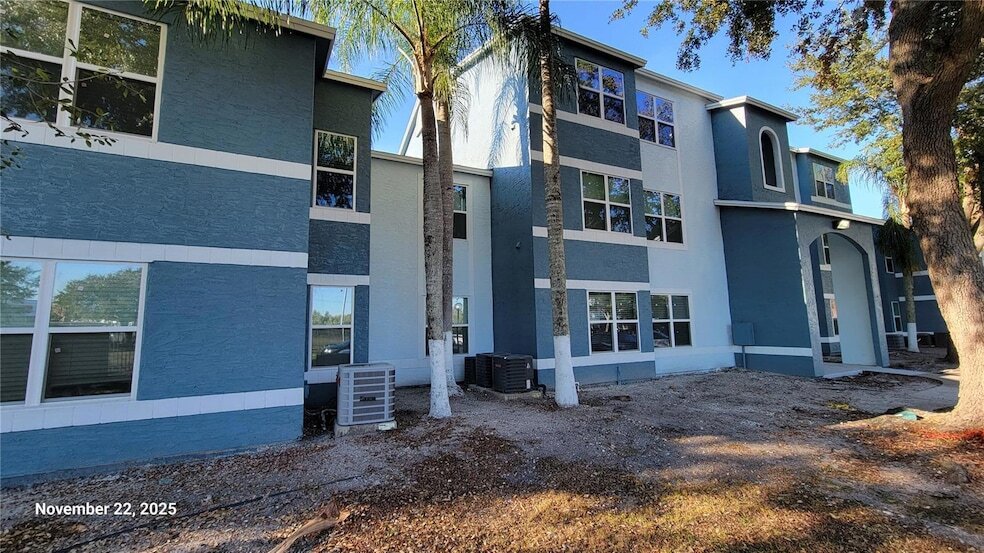 5701 Gatlin Ave, Unit 114 in Orlando, FL - Building Photo