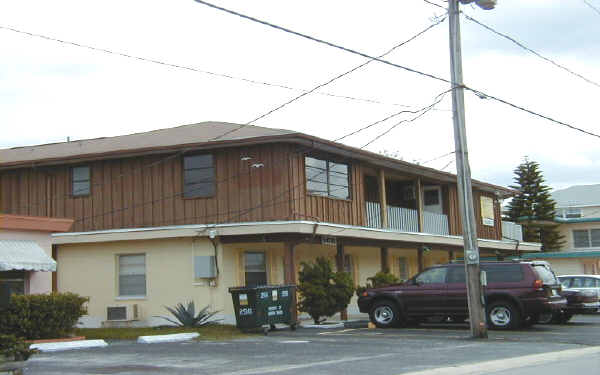 Seaview Apartments in Madeira Beach, FL - Building Photo