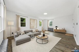 826 7th St in Secaucus, NJ - Building Photo