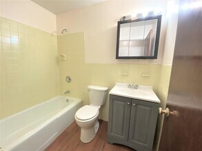 75 Vine St-Unit -8 A2 in Saugus, MA - Building Photo - Building Photo