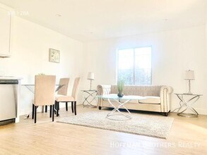 1932 New England St in Los Angeles, CA - Building Photo - Building Photo